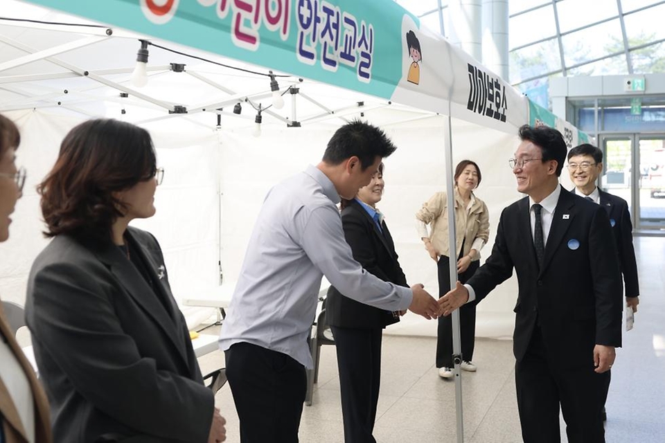 김민석 국무총리가 4월 16일 세종 다솜로 세종컨벤션센터에서 열린 제12회 국민안전의 날 기념식에서 기념사를 하고 있다.