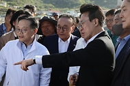 김민석 국무총리가 4월 16일 여수 개도를 방문, 2026 여수세계섬박람회 준비상황을 점검하고 있다.