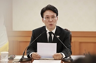 김민석 국무총리가 4월 15일 세종대로 정부서울청사에서 장애인정책조정위원회 민간위원 위촉장 수여 및 회의를 주재하고 있다.
