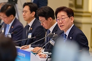 이재명 대통령이 4월 17일 청와대 영빈관에서 열린 공공기관 및 유관기관 업무보고에서 발언하고 있다.