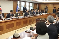 김민석 국무총리가 20일 세종대로 정부서울청사에서 열린 새만금 전북 대혁신TF 2차 회의를 주재하고 있다.