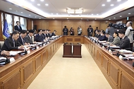 김민석 국무총리가 20일 세종대로 정부서울청사에서 열린 새만금 전북 대혁신TF 2차 회의를 주재하고 있다.