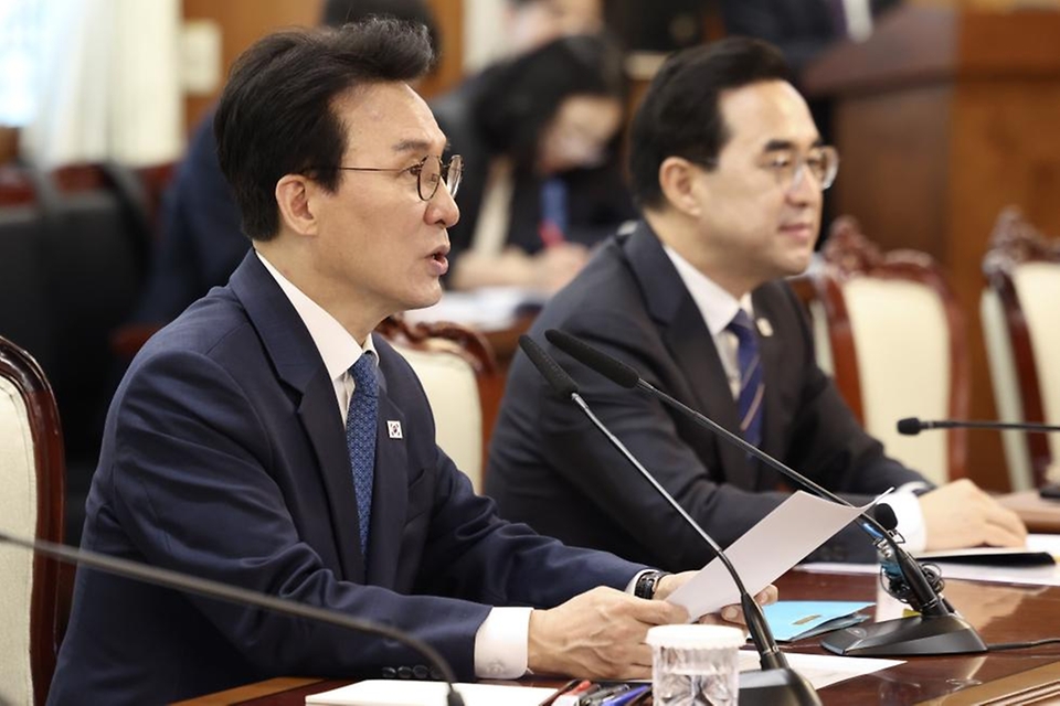 김민석 국무총리가 4월 21일 세종대로 정부서울청사에서 열린 전남광주통합특별시 출범 준비상황 점검회의를 주재하고 있다.
