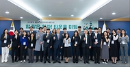 정성호 법무부 장관이 4월 16일 MZ 직원들과 직접 만나 업무 현장의 애로와 제안을 듣고 답하는 '미니 타운홀 미팅'을 개최하고 있다.