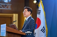 인도를 국빈 방문 중인 이재명 대통령이 4월 19일(현지 시간) 뉴델리의 한 호텔에서 열린 동포만찬간담회에서 인사말을 하고 있다.