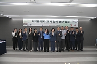 오유경 처장이 4월 20일 충북 음성군 GC녹십자 음성공장을 방문해 의약품 점자 표시 업체 현장 간담회를 하고 있다.