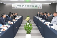 오유경 처장이 4월 20일 충북 음성군 GC녹십자 음성공장을 방문해 의약품 점자 표시 업체 현장 간담회를 하고 있다.