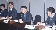 김용선 지식재산처장이 4월 21일 서울 서초구 엘타워에서 급변하는 기술·산업 환경에 대응하고, 공정한 경쟁질서 확립과 혁신 성과 보호를 위한 법·제도 개선방안을 논의하기 위해 부정경쟁방지법 제도개선위원회를 발족, 1차 회의를 개최하고 있다.