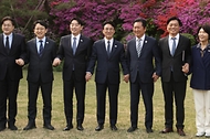김민석 국무총리가 4월 22일 삼청동 총리서울공관에서열린 고위당정협의회에서 발언을 하고 있다.
