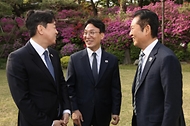 김민석 국무총리가 4월 22일 삼청동 총리서울공관에서열린 고위당정협의회에서 발언을 하고 있다.