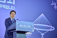  베트남을 국빈 방문 중인 이재명 대통령이 4월 22일(현지 시간) 하노이 한 호텔에서 열린 동포 오찬 간담회에서 인사말을 하고 있다.