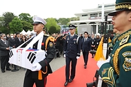 김민석 국무총리가 4월 22일 동작구 국립서울현충원에서 열린 독립유공자 이하전 지사 유해봉환식에서 참배 및 봉환사를 하고 있다.