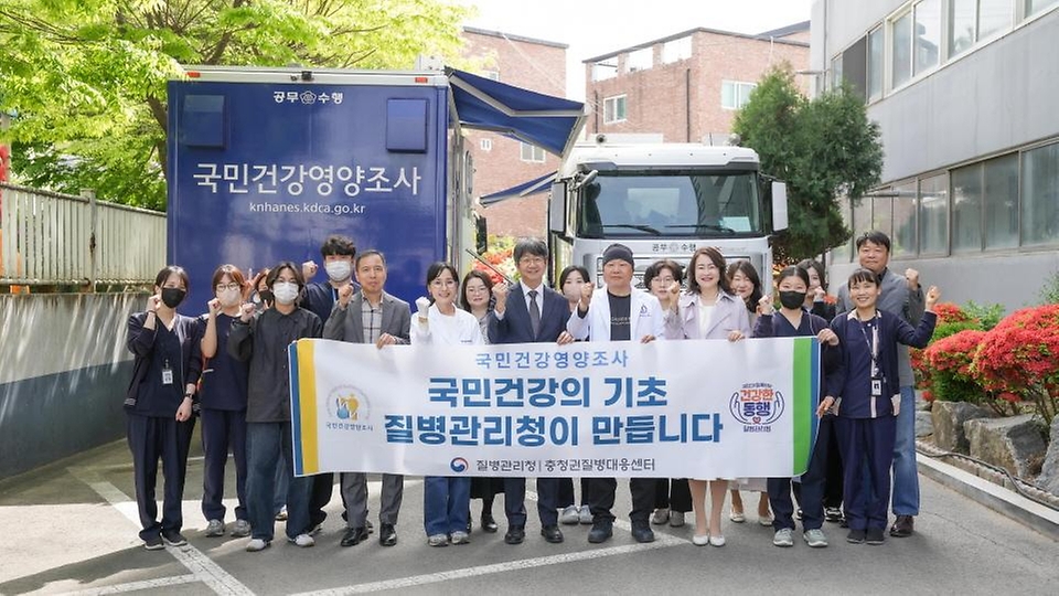 임승관 질병관리청장이 4월 23일 우리 국민의 건강과 영양 수준을 파악해 국가 건강정책에 필요한 통계를 산출하기 위해 실시하고 있는 국민건강영양조사 현장을 방문하고 있다.