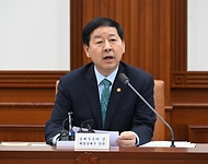 구윤철 부총리 겸 재정경제부 장관이 4월 24일 서울 종로구 정부서울청사에서 열린 '비상경제본부회의 겸 국가창업시대 전략회의'를 주재, 모두발언을 하고 있다.