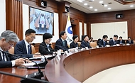 구윤철 부총리 겸 재정경제부 장관이 4월 24일 서울 종로구 정부서울청사에서 열린 '비상경제본부회의 겸 국가창업시대 전략회의'를 주재, 모두발언을 하고 있다.