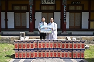 김승룡 소방청장이 4월 24일 경남 양산시 영축총림 통도사를 방문, 전통사찰 화재 예방을 위해 안전 점검을 실시하고 있다.