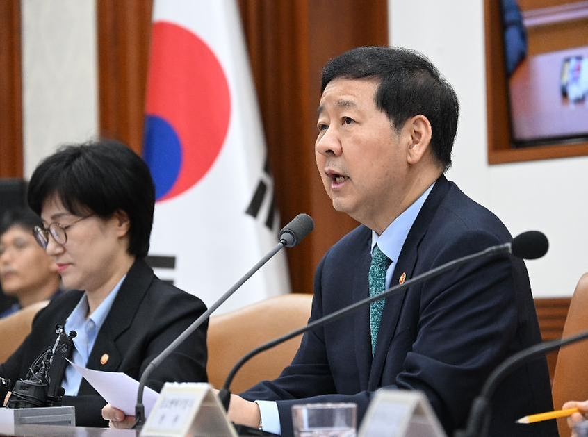 구윤철 부총리 겸 재정경제부 장관이 4월 24일 서울 종로구 정부서울청사에서 열린 '비상경제본부회의 겸 국가창업시대 전략회의'를 주재, 모두발언을 하고 있다.