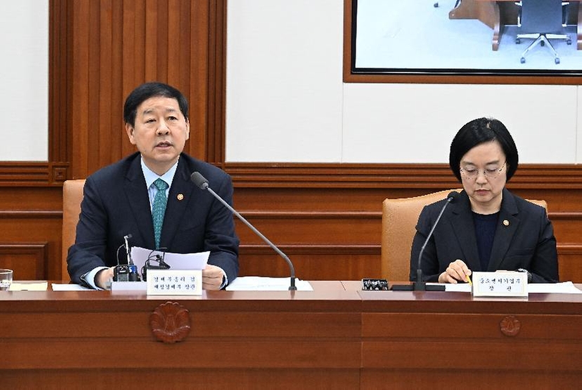 구윤철 부총리 겸 재정경제부 장관이 4월 24일 서울 종로구 정부서울청사에서 열린 '비상경제본부회의 겸 국가창업시대 전략회의'를 주재, 모두발언을 하고 있다.