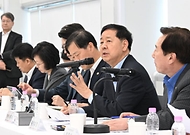 구윤철 부총리 겸 재정경제부 장관이 4월 27일 청주시 오송 바이오밸리 이니스트에스티에서 열린 '기업혁신 지원 현장방문 및 민관협의체 제2차 회의'에 참석, 간담회에서 인사말을 하고 있다.
