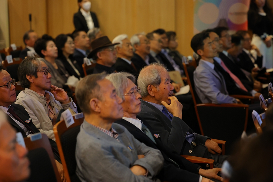 국립민속박물관 개관 80주년 기념식이 4월 24일 서울 종로구 국립민속박물관에서 열렸다. 같은 날 전통풍물 공연 '화양연희'가 국립민속박물관 앞마당에서 진행됐다.
