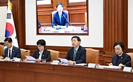 구윤철 부총리 겸 재정경제부 장관이 4월 24일 서울 종로구 정부서울청사에서 열린 '비상경제본부회의 겸 국가창업시대 전략회의'를 주재, 모두발언을 하고 있다.