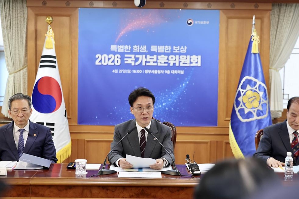 김민석 국무총리가 4월 27일 세종대로 정부서울청사에서 열린 국가보훈위원회 회의를 주재하고 있다.