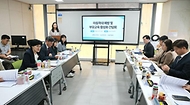 원민경 성평등가족부 장관이 4월 27일 도봉구가족센터에서 열린 '아동학대 예방 및 부모교육 활성화 간담회'에 참석, 아동학대의 조기 발견과 초기대응을 위해 관계기관의 협력을 강화할 것을 당부하고 있다.