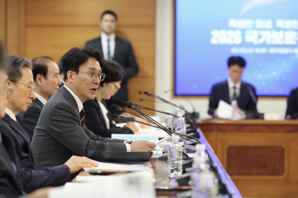 김민석 국무총리가 4월 27일 세종대로 정부서울청사에서 열린 국가보훈위원회 회의를 주재하고 있다.