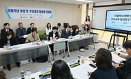 원민경 성평등가족부 장관이 4월 27일 도봉구가족센터에서 열린 '아동학대 예방 및 부모교육 활성화 간담회'에 참석, 아동학대의 조기 발견과 초기대응을 위해 관계기관의 협력을 강화할 것을 당부하고 있다.