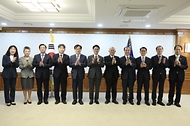 김민석 국무총리가 4월 27일 세종대로 정부서울청사에서 열린 국가보훈위원회 회의를 주재하고 있다.