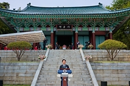 이재명 대통령이 4월 28일 충남 아산 현충사에서 열린 충무공 이순신 탄신 제481주년 기념 다례행사에서 축사를 하고 있다.