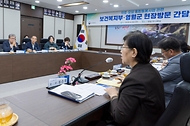 정은경 보건복지부 장관이 4월 22일 강원도 영월군을 방문해 지역사회 통합돌봄 사업 진행상황과 공공의료 현안을 점검하고 있다.