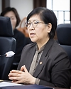 정은경 보건복지부 장관이 4월 22일 강원도 영월군을 방문해 지역사회 통합돌봄 사업 진행상황과 공공의료 현안을 점검하고 있다.