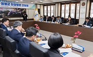 정은경 보건복지부 장관이 4월 22일 강원도 영월군을 방문해 지역사회 통합돌봄 사업 진행상황과 공공의료 현안을 점검하고 있다.