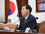 구윤철 부총리 겸 재정경제부 장관이 4월 30일 서울 종로구 정부서울청사에서 열린 '비상경제본부회의 겸 경제관계장관회의 겸 대외경제장관회의'를 주재, 모두발언을 하고 있다.