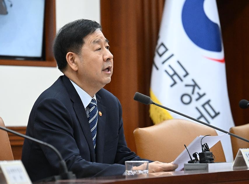 구윤철 부총리 겸 재정경제부 장관이 4월 30일 서울 종로구 정부서울청사에서 열린 '비상경제본부회의 겸 경제관계장관회의 겸 대외경제장관회의'를 주재, 모두발언을 하고 있다.