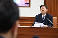 구윤철 부총리 겸 재정경제부 장관이 4월 30일 서울 종로구 정부서울청사에서 열린 '비상경제본부회의 겸 경제관계장관회의 겸 대외경제장관회의'를 주재, 모두발언을 하고 있다.