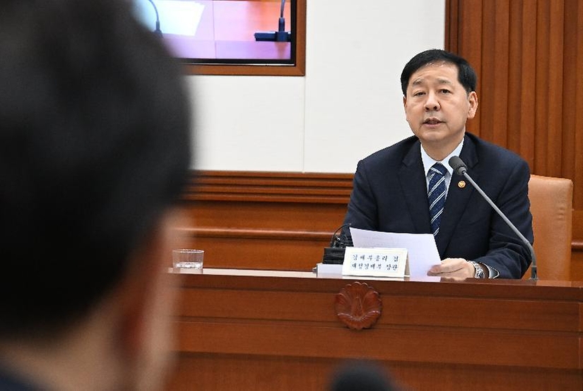 구윤철 부총리 겸 재정경제부 장관이 4월 30일 서울 종로구 정부서울청사에서 열린 '비상경제본부회의 겸 경제관계장관회의 겸 대외경제장관회의'를 주재, 모두발언을 하고 있다.