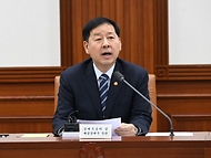 구윤철 부총리 겸 재정경제부 장관이 4월 30일 서울 종로구 정부서울청사에서 열린 '비상경제본부회의 겸 경제관계장관회의 겸 대외경제장관회의'를 주재, 모두발언을 하고 있다.