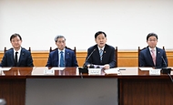 구윤철 부총리 겸 재정경제부 장관이 4월 30일 서울 중구 은행연합회에서 열린 확대 거시경제금융회의를 주재, 모두발언을 하고 있다.