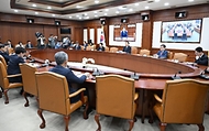 구윤철 부총리 겸 재정경제부 장관이 4월 30일 서울 종로구 정부서울청사에서 열린 '비상경제본부회의 겸 경제관계장관회의 겸 대외경제장관회의'를 주재, 모두발언을 하고 있다.