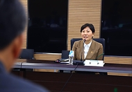 송미령 농림축산식품부 장관이 4월 29일 '농업·농촌 분야 정상화 과제 추진 TF'를 발족하고 있다.