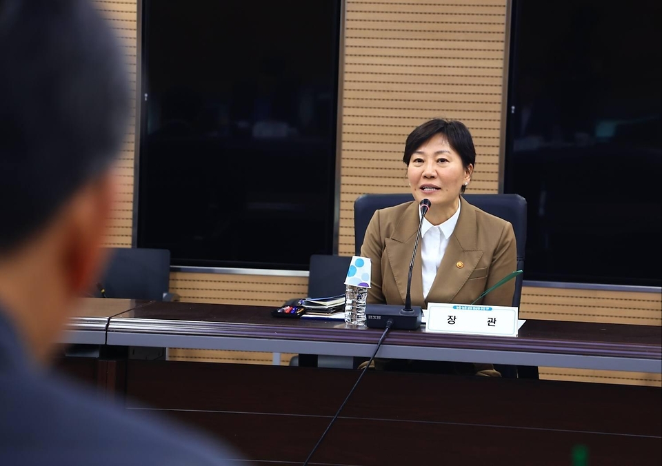 송미령 농림축산식품부 장관이 4월 29일 '농업·농촌 분야 정상화 과제 추진 TF'를 발족하고 있다.