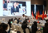 한.중.일 재무장관회의 및 아시아개발은행(ADB) 연차총회 참석차 우즈베키스탄 사마라칸트를 방문중인 구윤철 부총리 겸 재정경제부 장관이 5월 3일(현지 시간) 실크로드호텔에서 열린 '아세안+3 재정정책회의'에 참석, 선도 발언을 하고 있다.