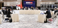 ASEAN+3 재무장관회의 및 아시아개발은행(ADB) 연차총회 참석차 우즈베키스탄 사마라칸트를 방문중인 구윤철 부총리 겸 재정경제부 장관이 5월 3일(현지 시간) 힐튼호텔에서 열린 '한·중·일 재무장관회의'에 참석, 개회사 및 모두발언을 하고 있다.