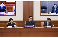 배경훈 부총리 겸 과학기술정보통신부 장관이 4월 30일 서울 종로구 정부서울청사 본관 영상회의실에서 '제8회 과학기술관계장관회의' 를 주재하고 있다.