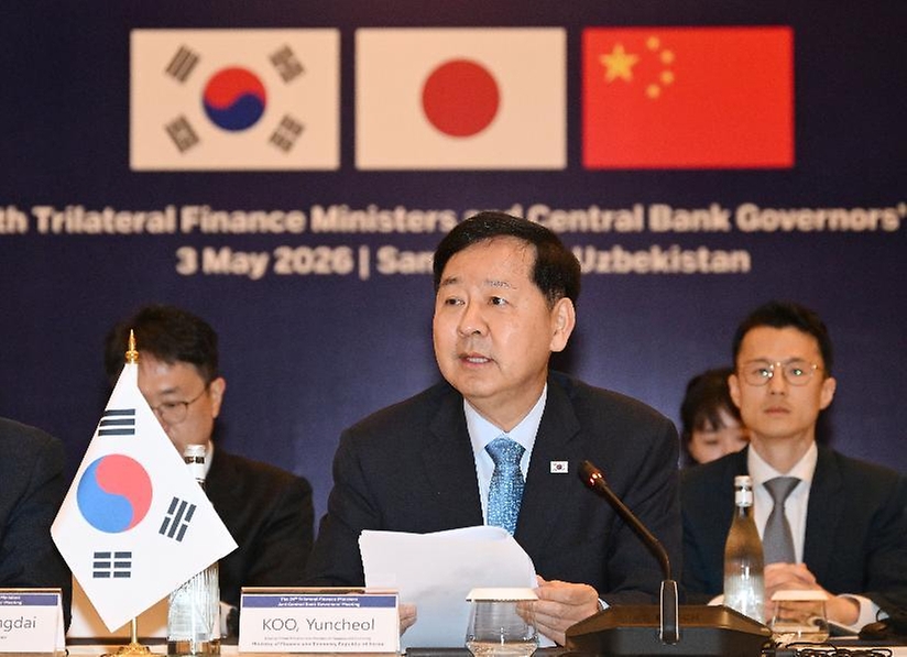 ASEAN+3 재무장관회의 및 아시아개발은행(ADB) 연차총회 참석차 우즈베키스탄 사마라칸트를 방문중인 구윤철 부총리 겸 재정경제부 장관이 5월 3일(현지 시간) 힐튼호텔에서 열린 '한·중·일 재무장관회의'에 참석, 개회사 및 모두발언을 하고 있다.