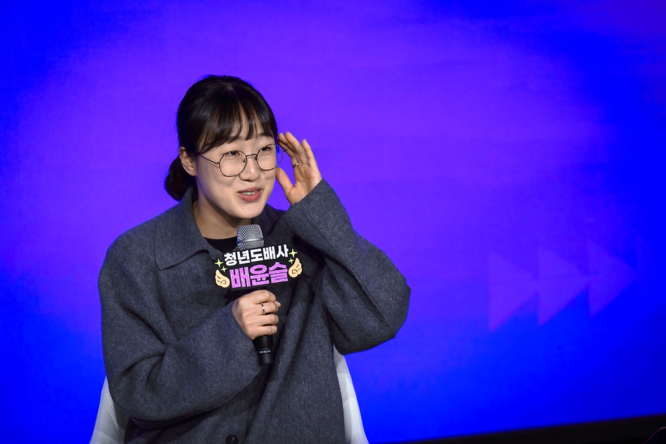 고용노동부가 노동절을 하루 앞둔 4월 30일 서울 마포구 구름아래 소극장에서 '일과 삶을 이야기하다' 토크콘서트를 개최했다. 이번 행사는 올해부터 5월 1일 명칭이 기존 '근로자의 날'에서 노동절로 변경되고, 법정공휴일로 지정된 것을 기념하기 위한 전야제 형식으로 마련됐다.