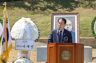 권오을 국가보훈부 장관이 5월 5일 서울 강북구 해공 신익희선생 묘역에서 열린 해공 신익희선생 서거 70주기 추모식에 참석해 추모사를 하고 있다.