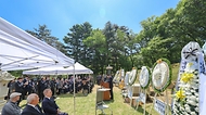 권오을 국가보훈부 장관이 5월 5일 서울 강북구 해공 신익희선생 묘역에서 열린 해공 신익희선생 서거 70주기 추모식에 참석해 추모사를 하고 있다.